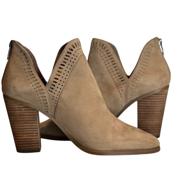 Vince Camuto Fileana French Taupe Split Shaft Laser Cut-Out Ankle Boots Size 9 - Picture 2 of 8
